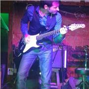 Musicista e Giornalista, con ottime capacità dialettiche e di comunicazione, di relazionarsi con platee più o meno numerose e di coordinare gruppi di persone